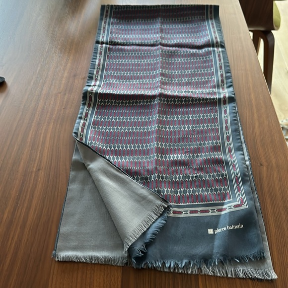 Vintage 100% silk & wool Pierre Balmain scarf - Picture 12 of 12
